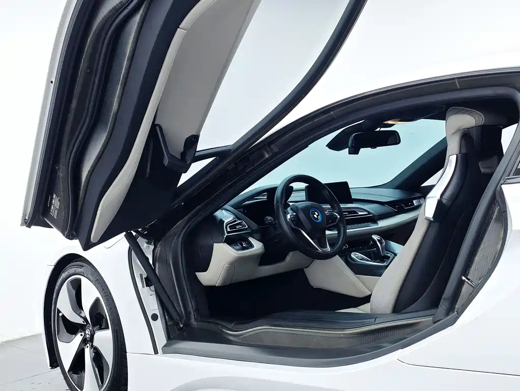BMW i8 2017 — фото 34