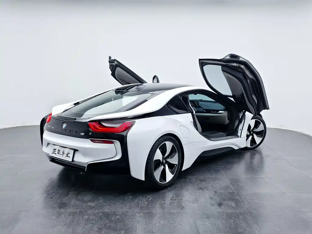 BMW i8 2017 — фото 13