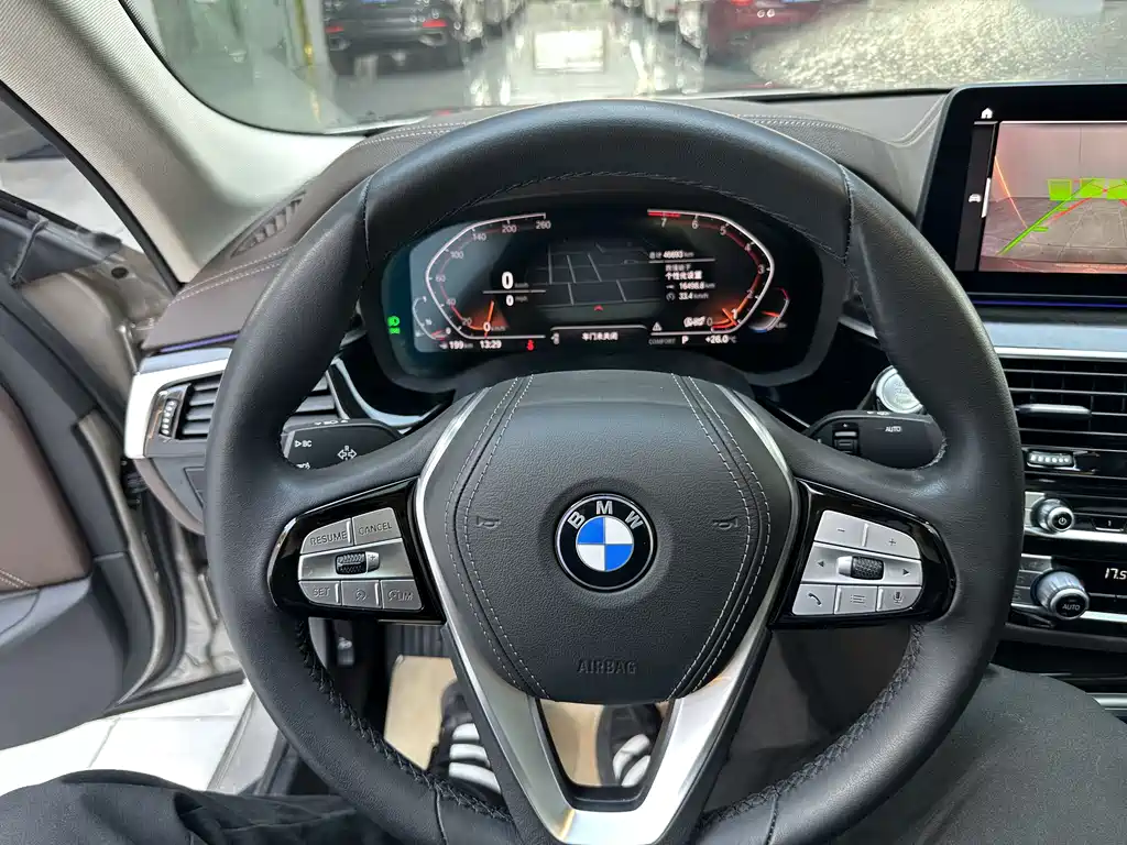 BMW 5 Series 2022 — фото 11