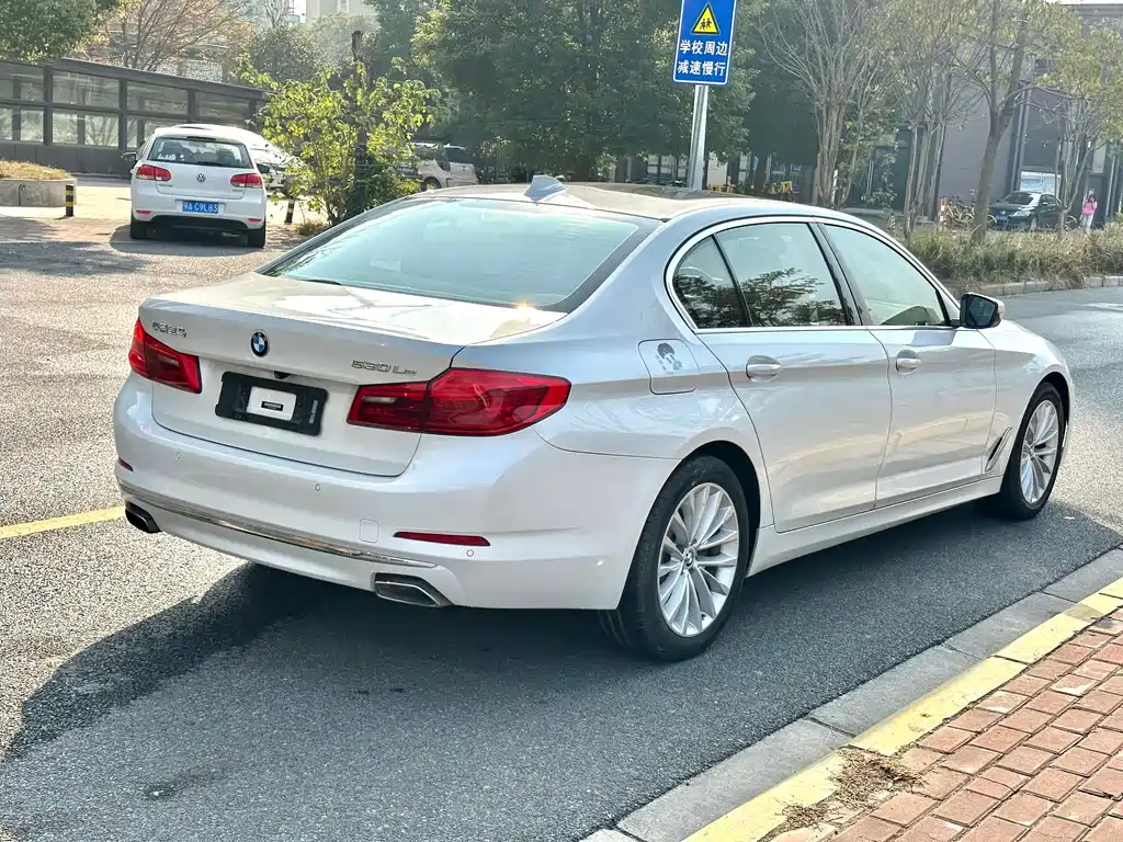 BMW 5 Series New Energy 2020 — фото 19