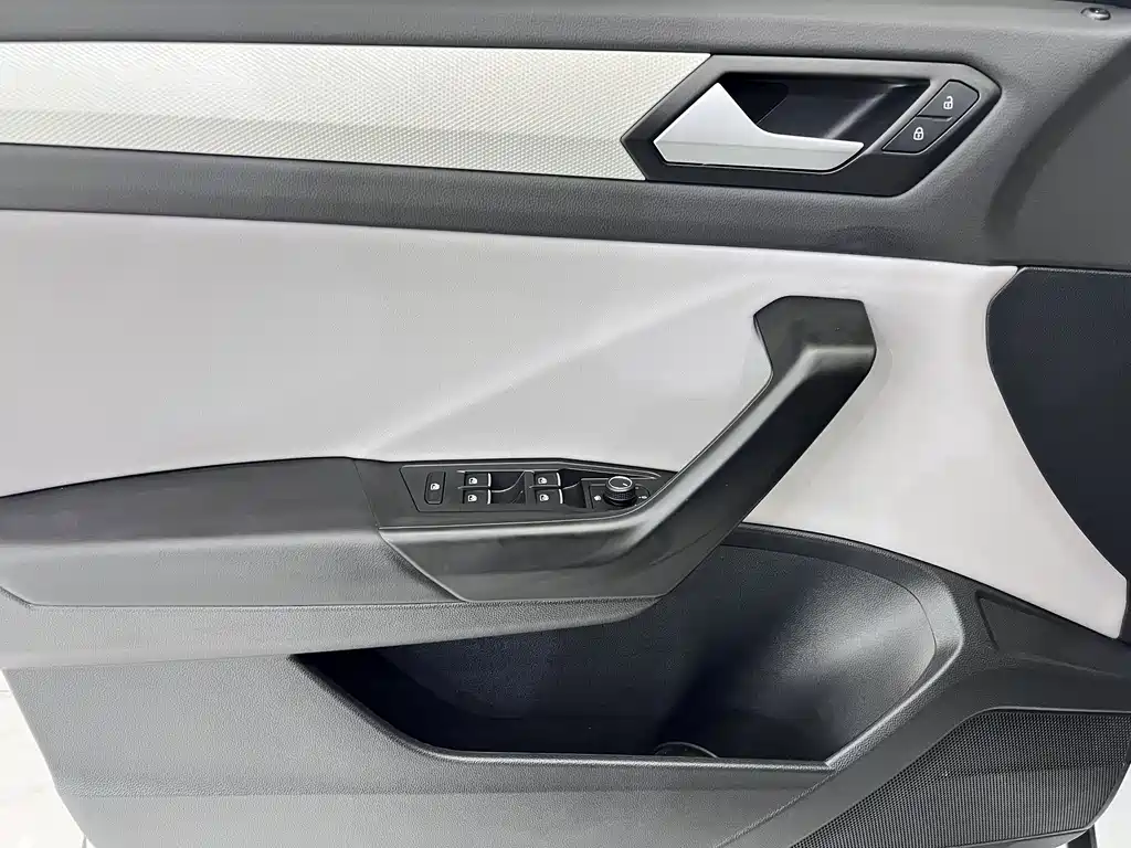 Volkswagen T-Roc 2024 — фото 8