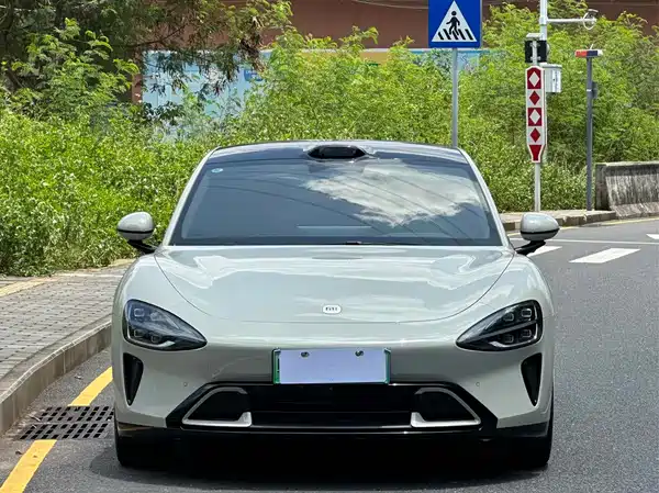Xiaomi SU7 2024