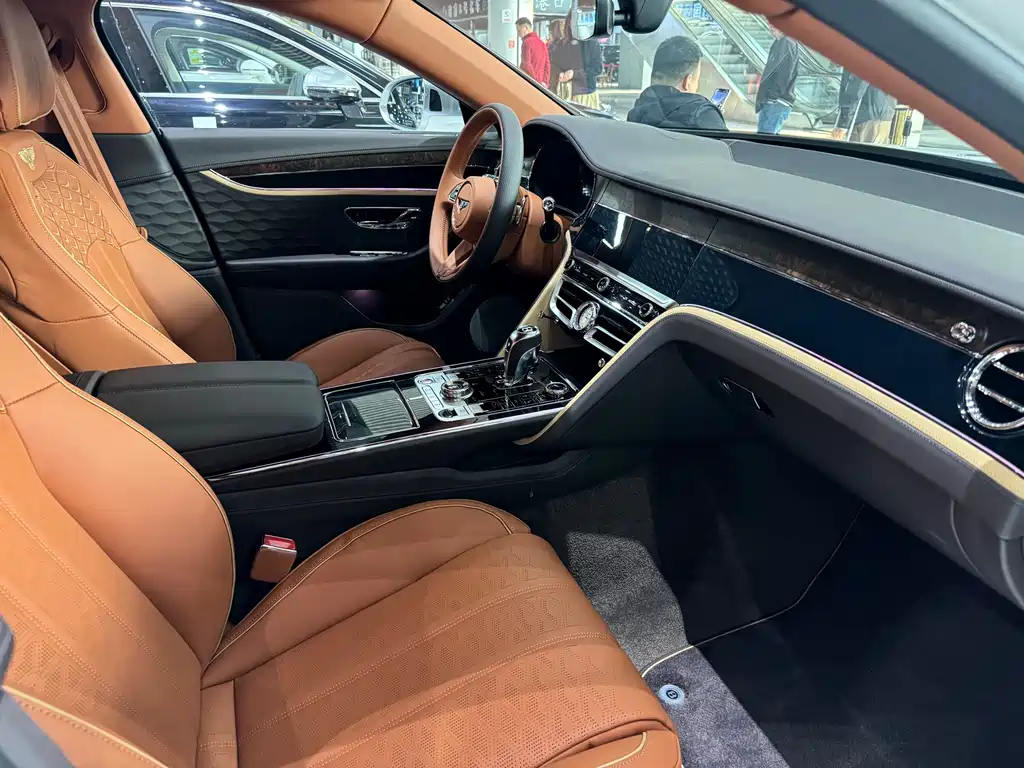 Bentley Flying Spur — фото 11