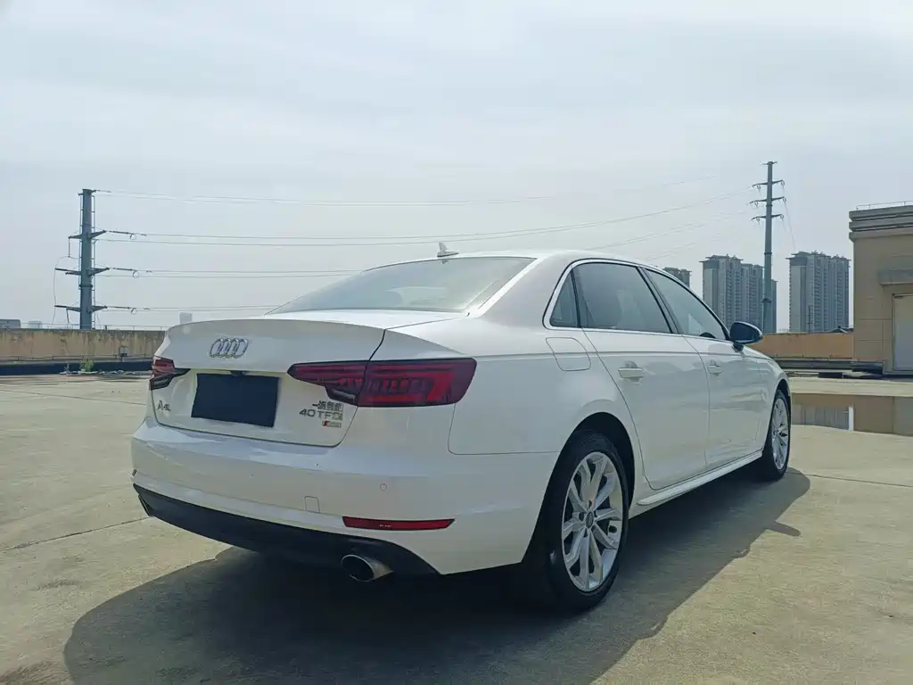 Audi A4L 2018 — фото 9