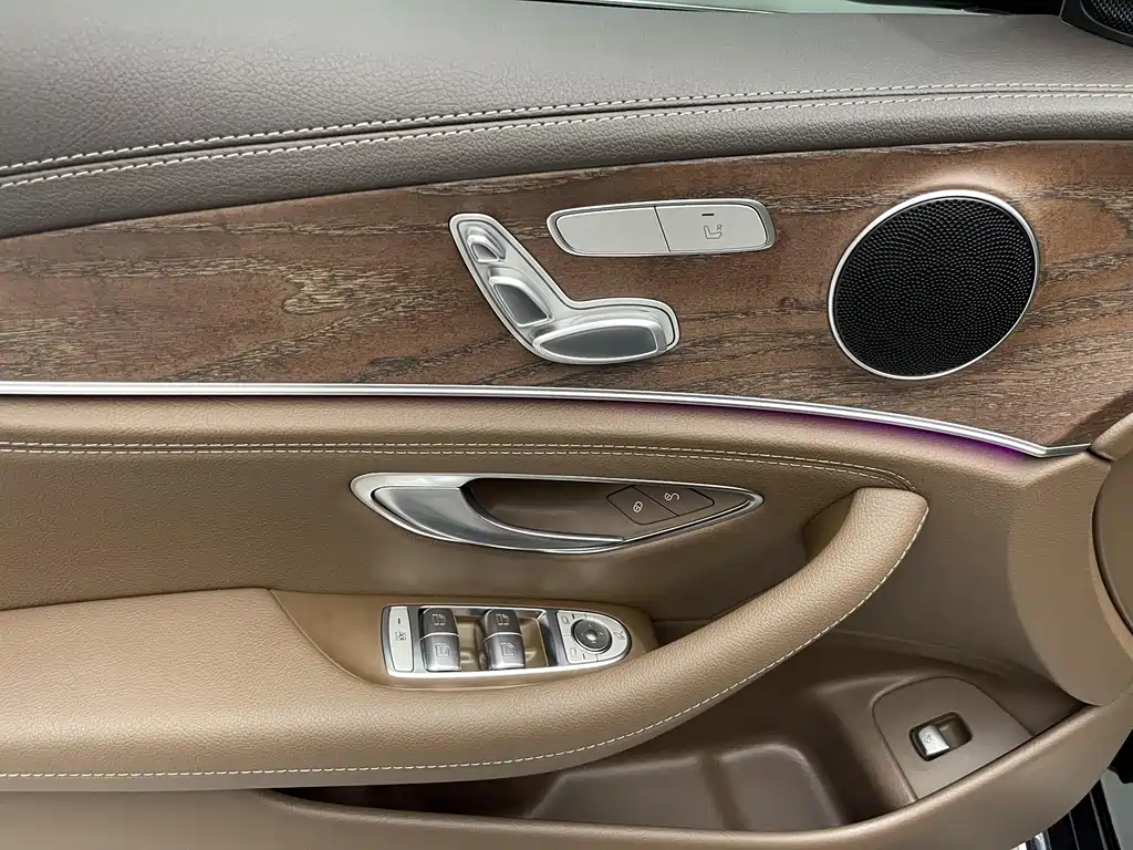 Mercedes-Benz E-Class 2023 — фото 32