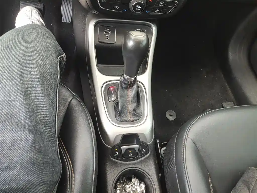 Jeep Compass 2018 — фото 10