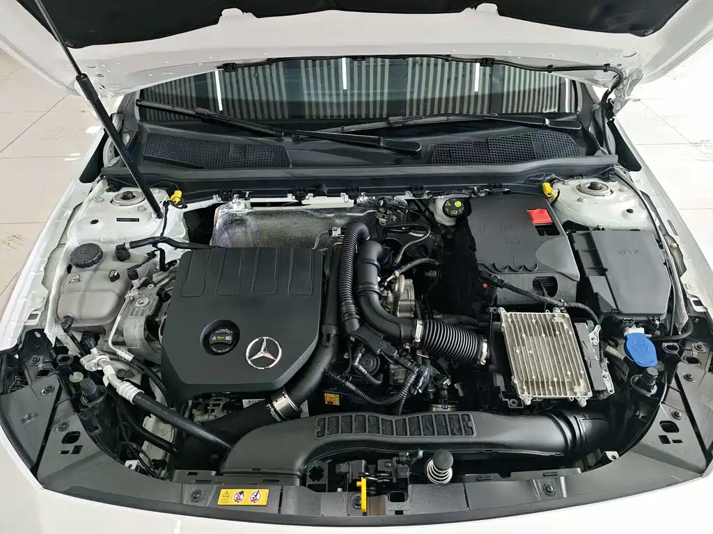 Mercedes-Benz A-Class 2024 — фото 15