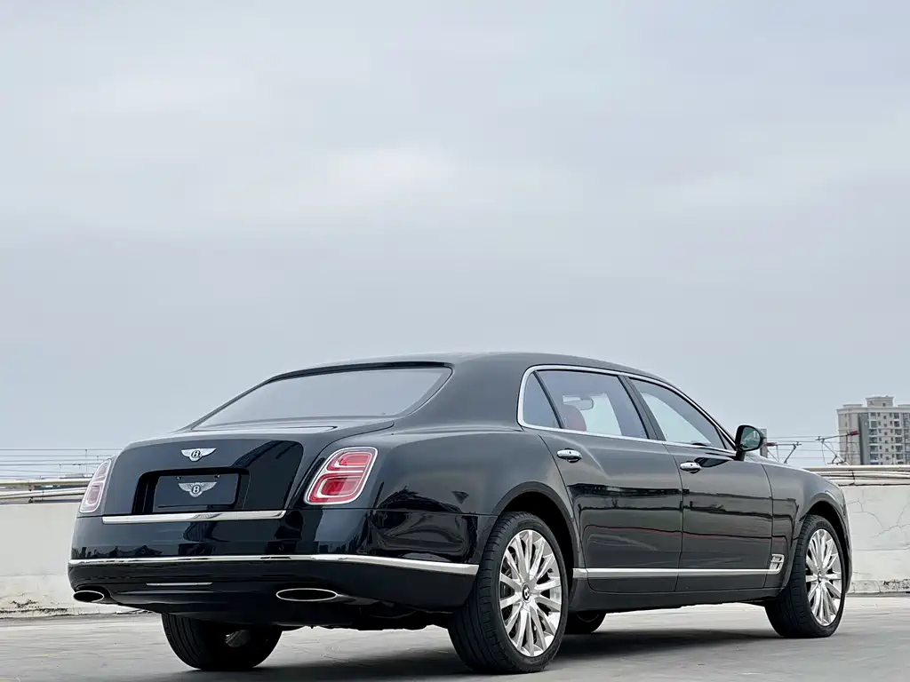 Bentley Mulsanne 2017 — фото 14