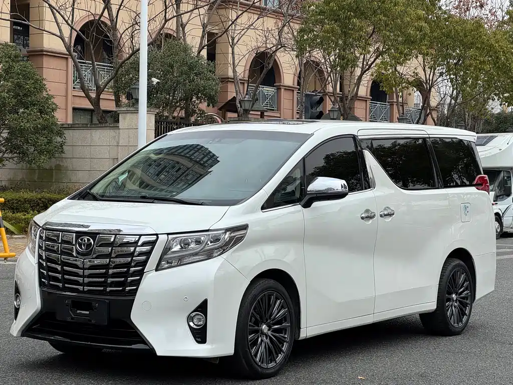 Toyota Alphard 2017 — фото 3