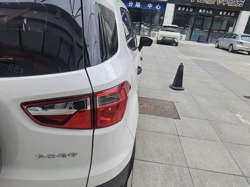 Ford EcoSport 2017 — фото 8
