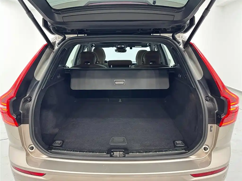 Volvo XC60 2025 — фото 25