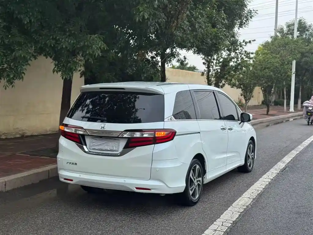 Honda Odyssey 2017 — фото 3