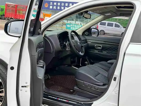 Mitsubishi Outlander 2020