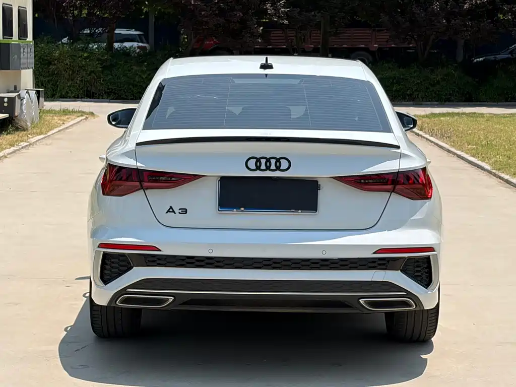 Audi A3 2023 — фото 15