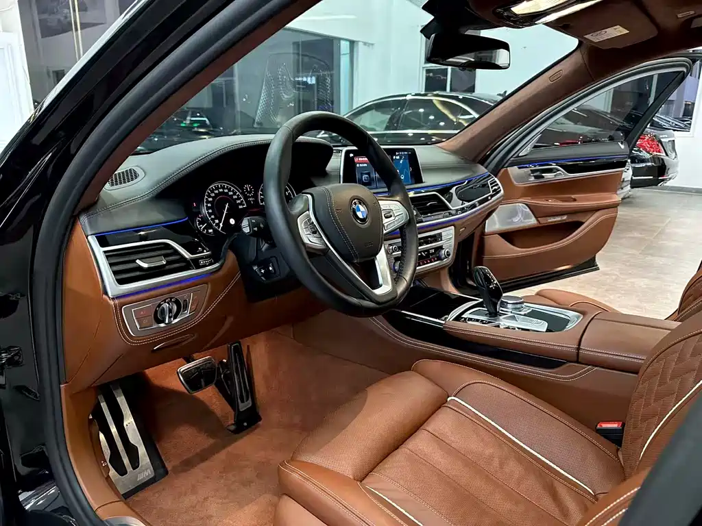 BMW 7 Series 2018 — фото 6
