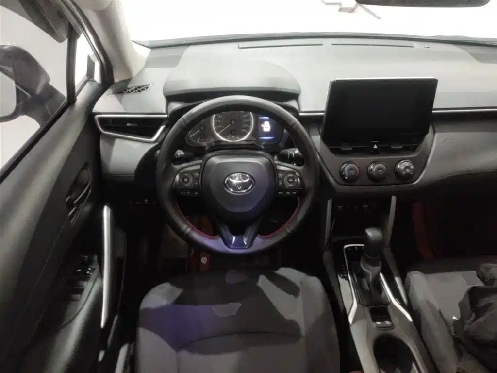 Toyota Corolla Cross 2023 — фото 17