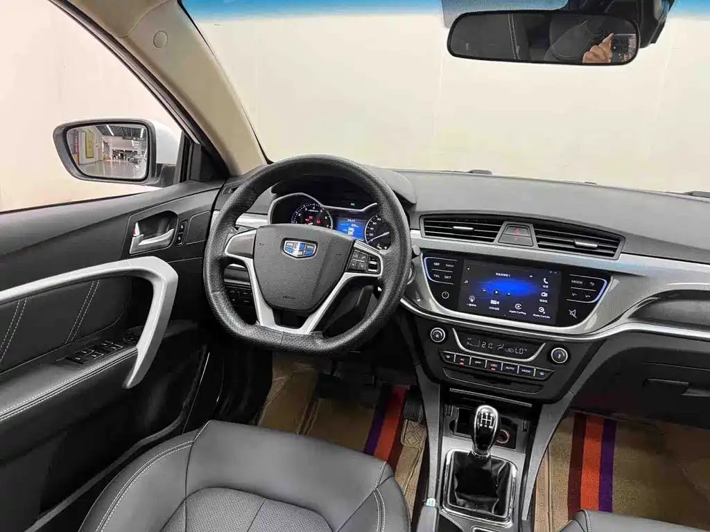Geely Emgrand 2017 — фото 16