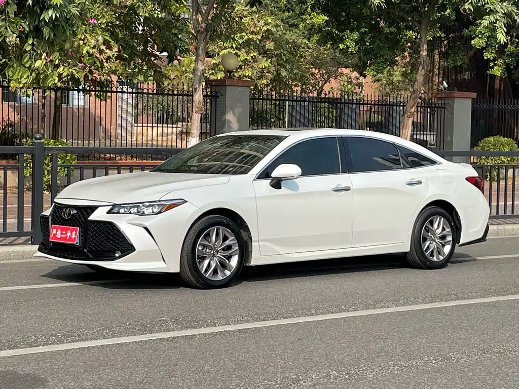 Toyota Avalon 2022 — фото 1