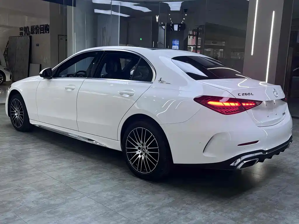 Mercedes-Benz C-Class 2025 — фото 14