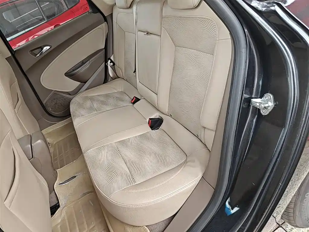 Buick Excelle 2015 — фото 17
