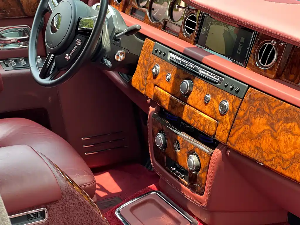 Rolls-Royce Phantom 2015 — фото 13