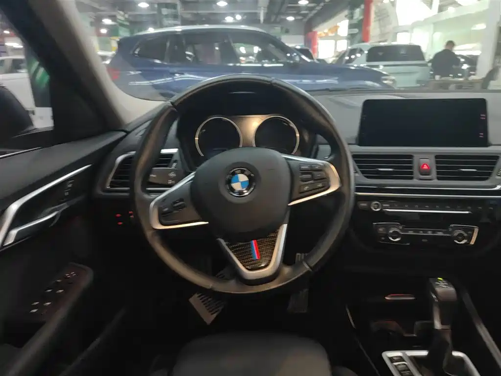 BMW 1 Series 2017 — фото 11