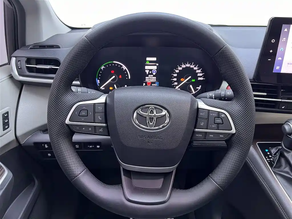 Toyota Granvia 2024 — фото 26
