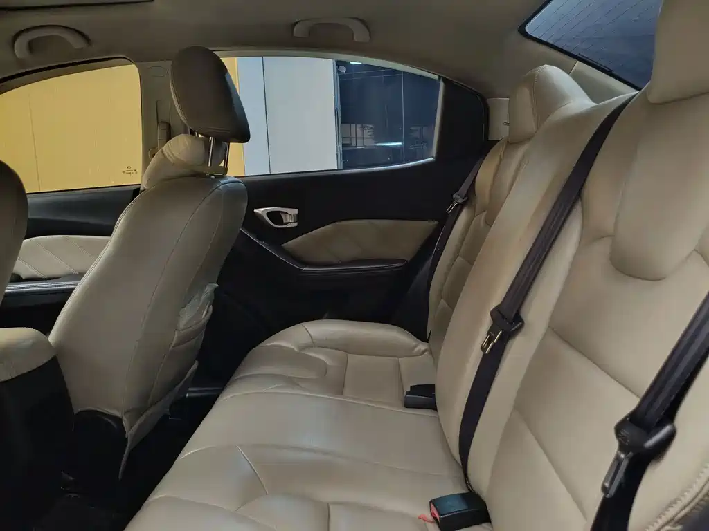 GAC Trumpchi GA3S Vision 2015 — фото 21