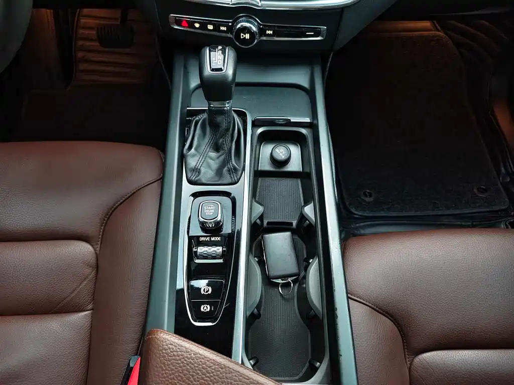 Volvo XC60 2020 — фото 19