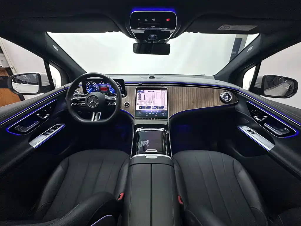 Mercedes-Benz EQE SUV 2023 — фото 10