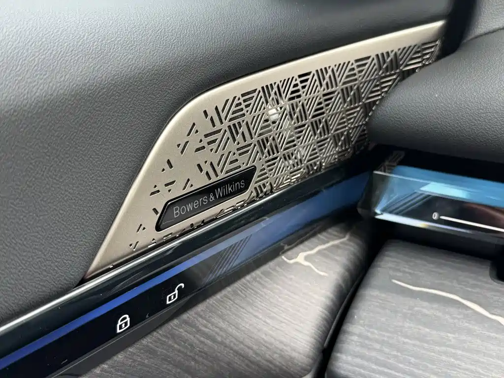 BMW 5 Series 2025 — фото 11