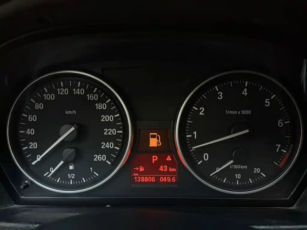BMW 3 Series 2011 — фото 9