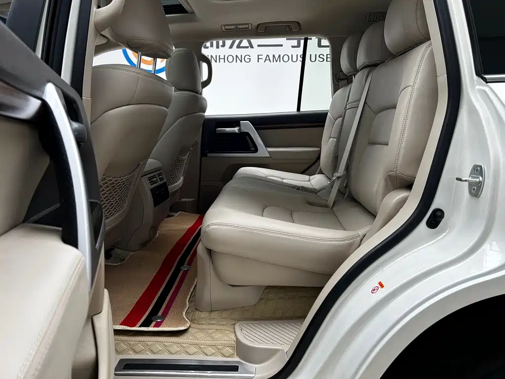 Toyota Land Cruiser 2018 — фото 12