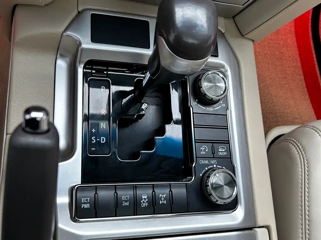 Toyota Land Cruiser 2018 — фото 11