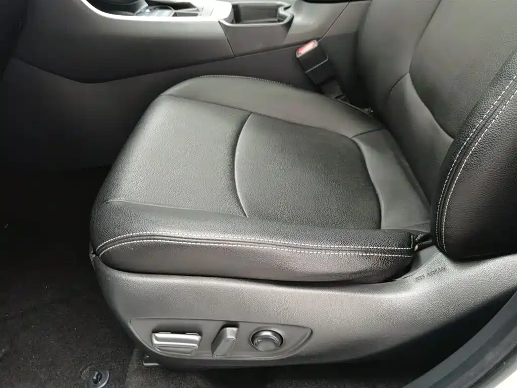 Toyota RAV4 2019 — фото 20
