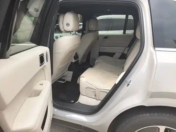 Li Auto L6 2025