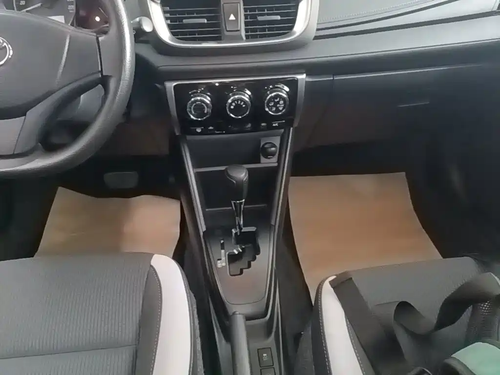 Toyota Yaris L 2021 — фото 14