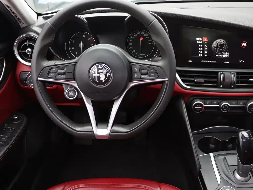 Alfa Romeo Giulia 2019 — фото 12