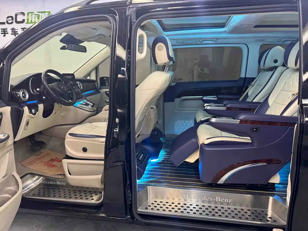 Mercedes-Benz V-Class 2020 — фото 15