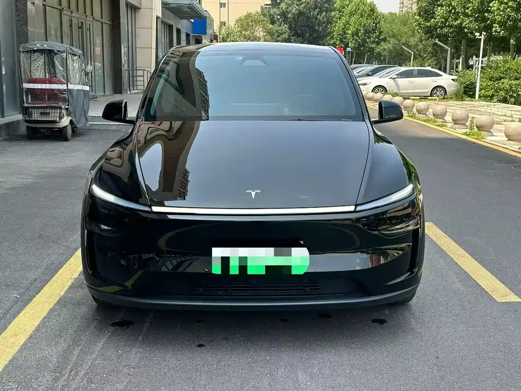 Tesla Model Y 2025