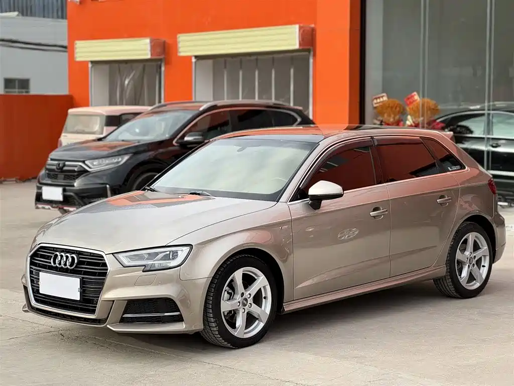 Audi A3 2019 — фото 1
