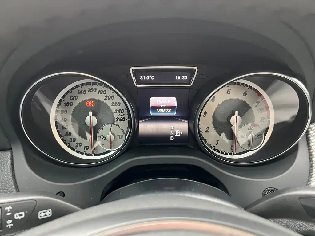Mercedes-Benz GLA 2017 — фото 11