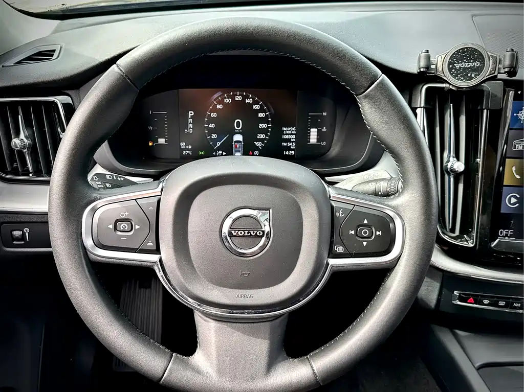 Volvo XC60 2020 — фото 15