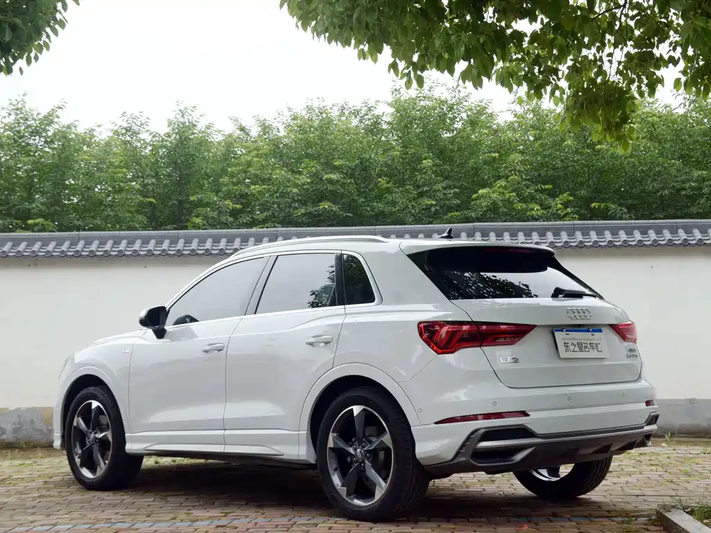 Audi Q3 2021 — фото 10