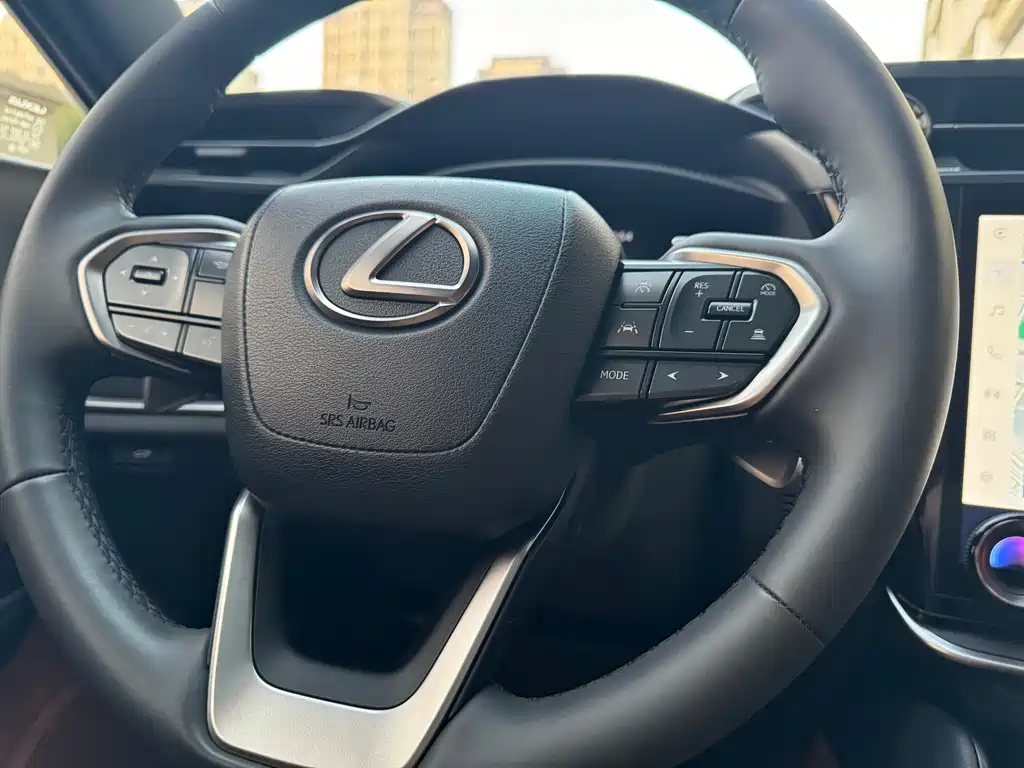 Lexus RZ 2023 — фото 8