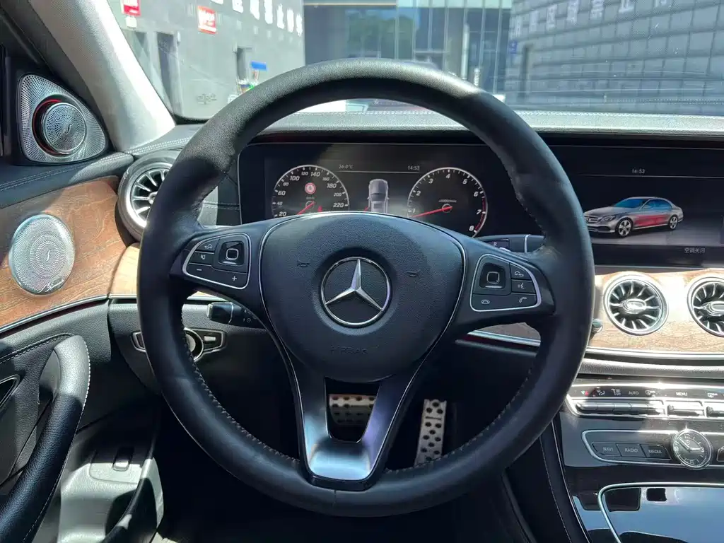 Mercedes-Benz E-Class 2017 — фото 17