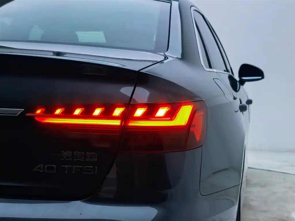 Audi A4L 2022 — фото 21