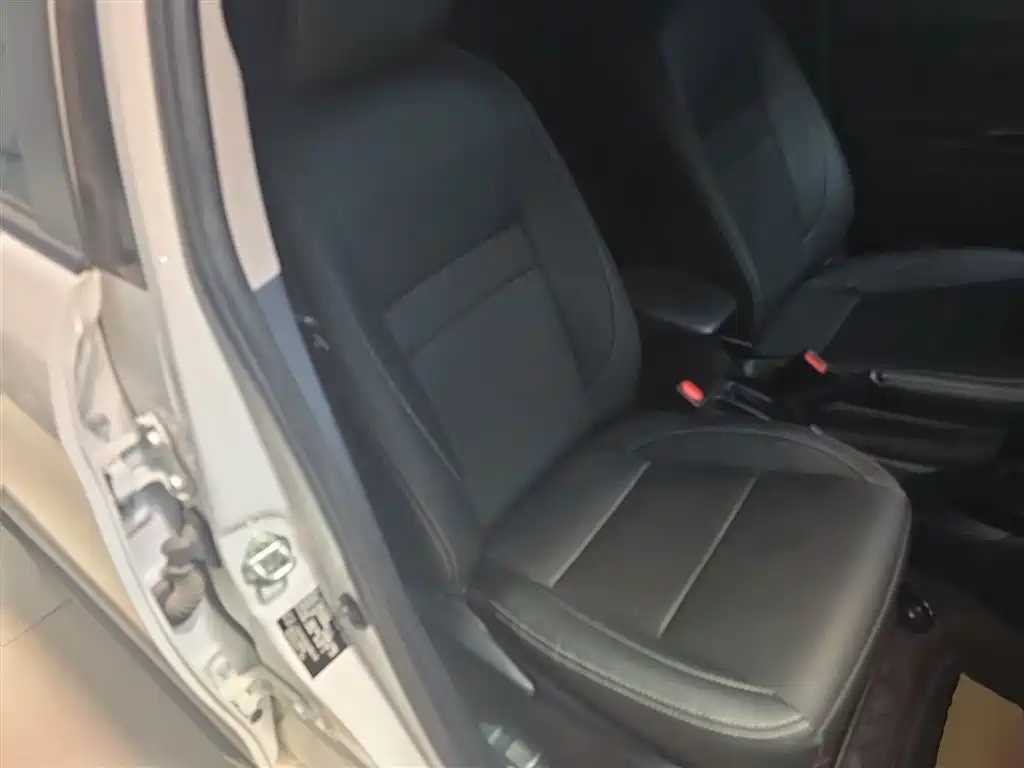 Toyota Yaris L 2023 — фото 25