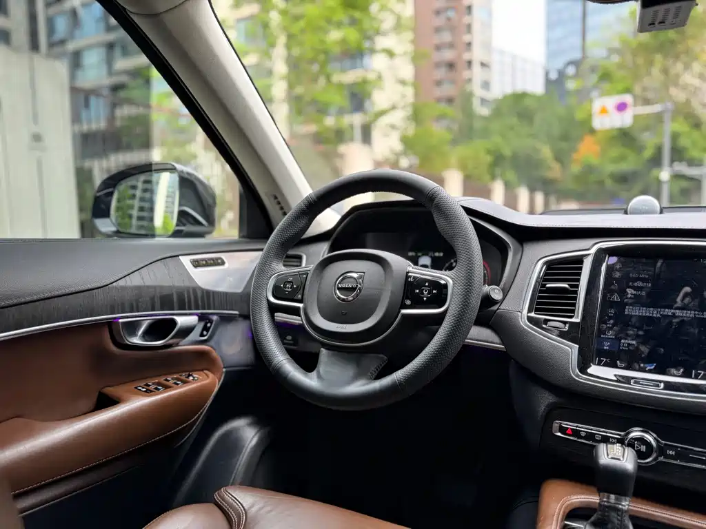 Volvo XC90 2022 — фото 12