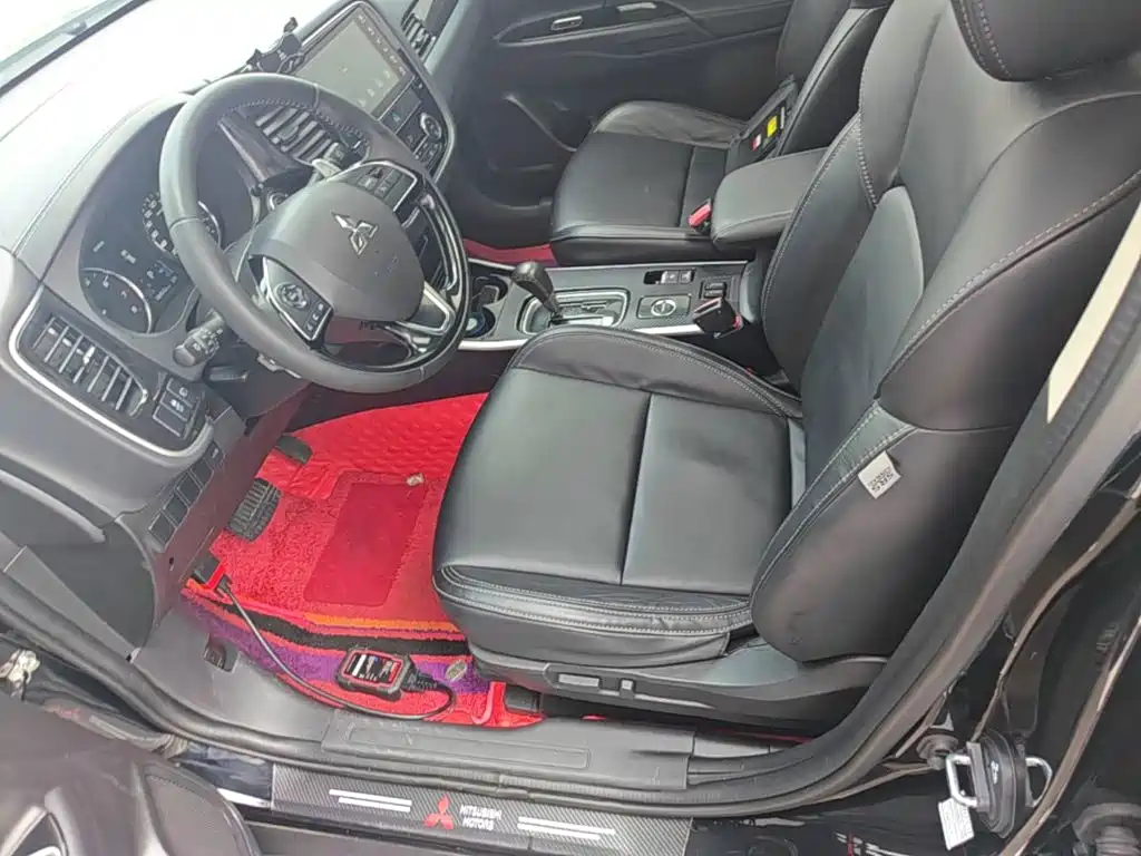 Mitsubishi Outlander 2019 — фото 15